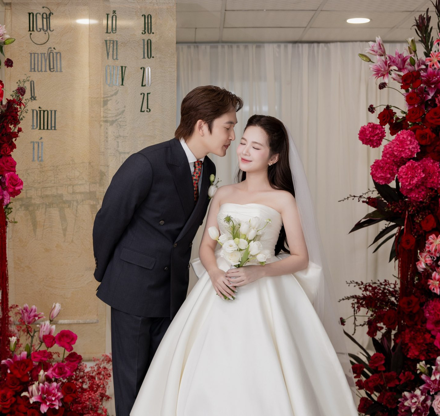 Váy cưới đẹp tinh tế của Ngọc Huyền trong ngày ăn hỏi - Ảnh 3.