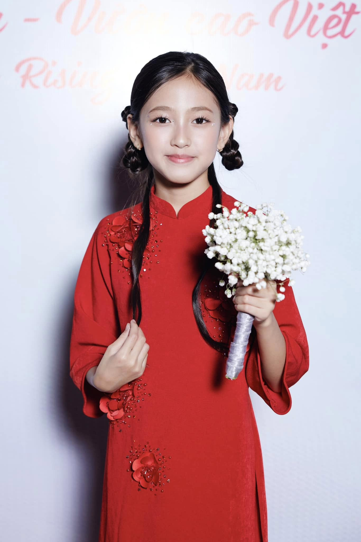 Con gái Hoa hậu Hà Kiều Anh làm thiện nguyện , nhan sắc gây ngỡ ngàng - Ảnh 6.