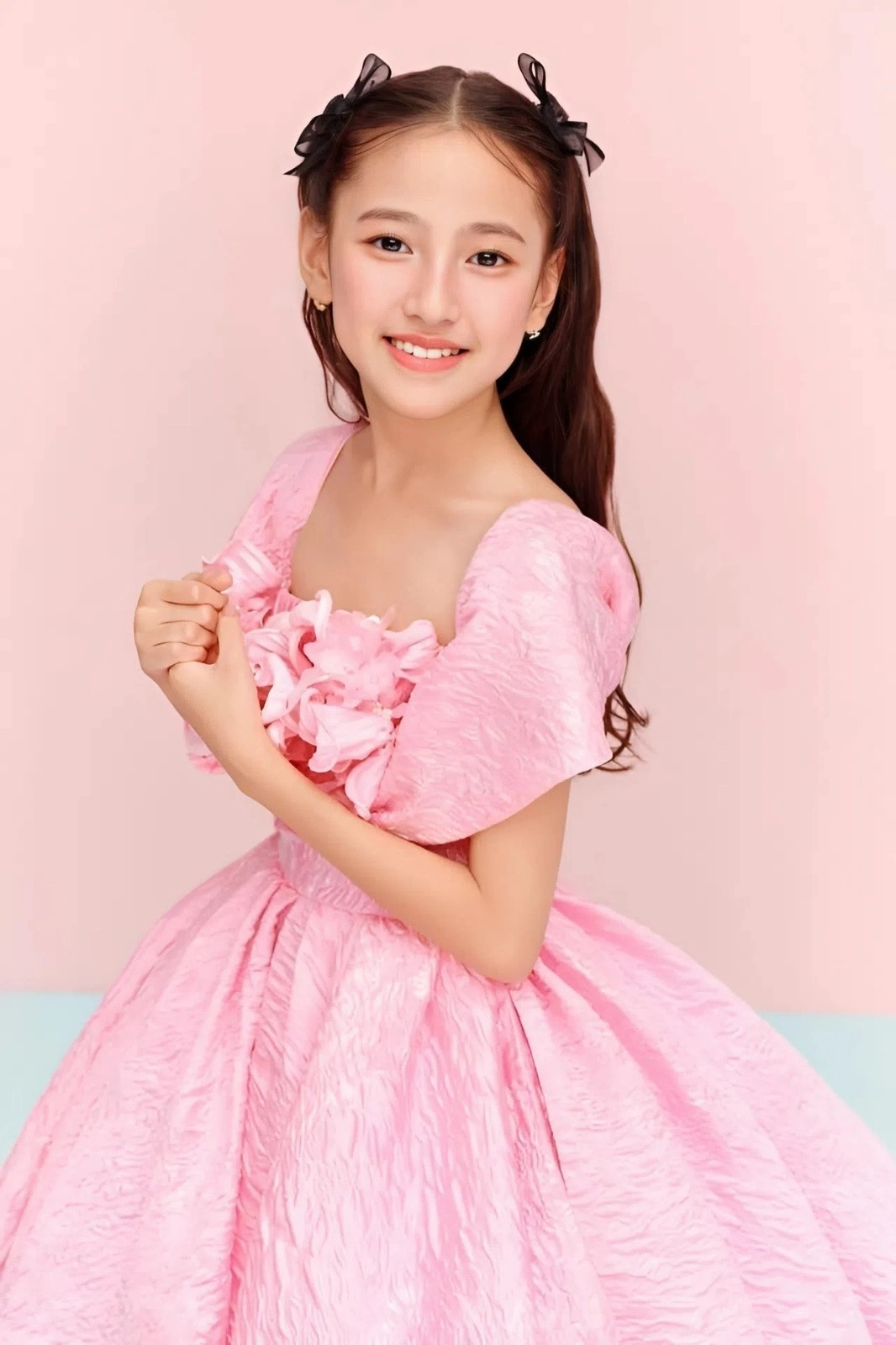 Con gái Hoa hậu Hà Kiều Anh làm thiện nguyện , nhan sắc gây ngỡ ngàng - Ảnh 7.