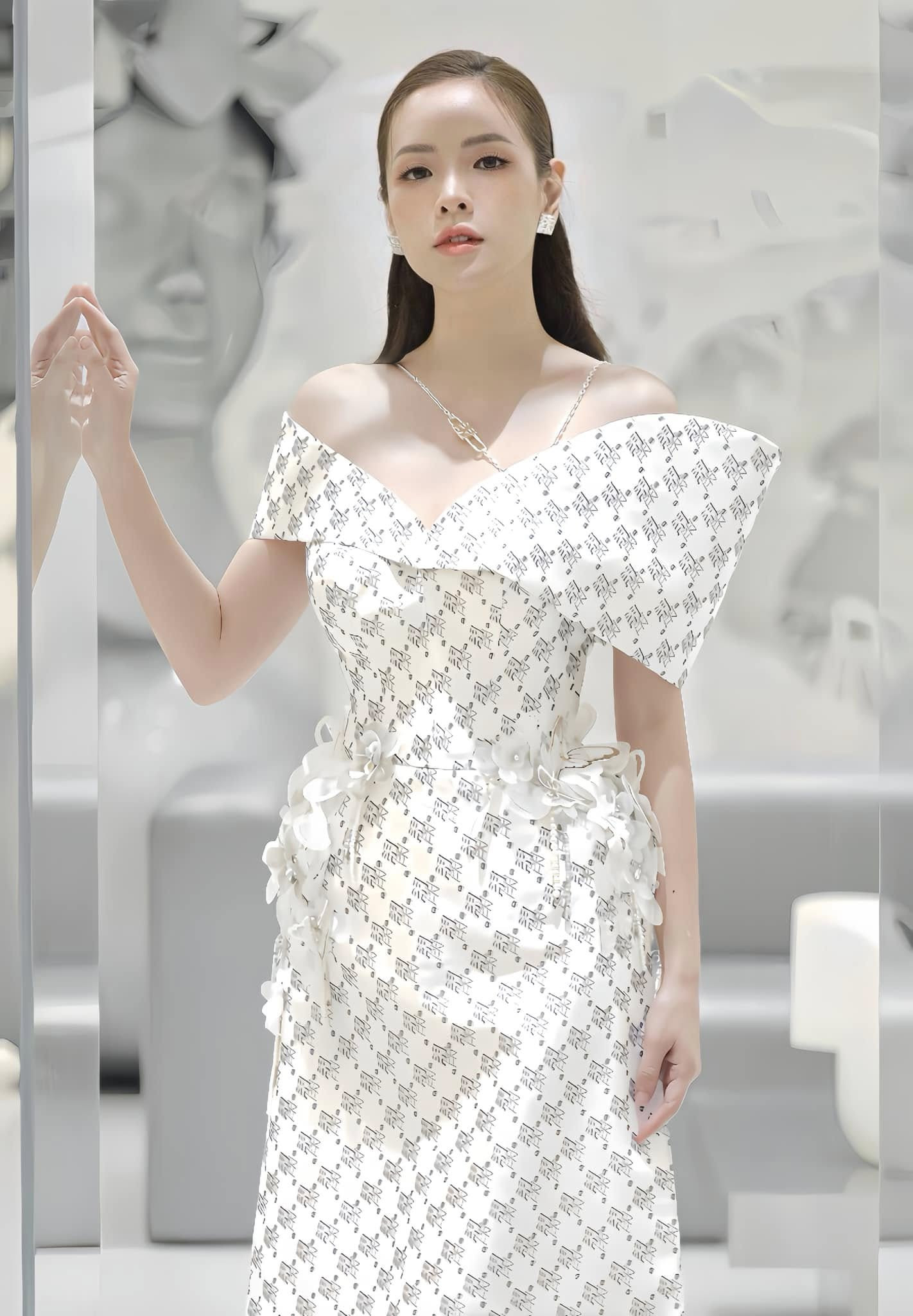 Diện đồ mùa thu 'chill' và tinh tế như MC Đan Lê - Ảnh 16.