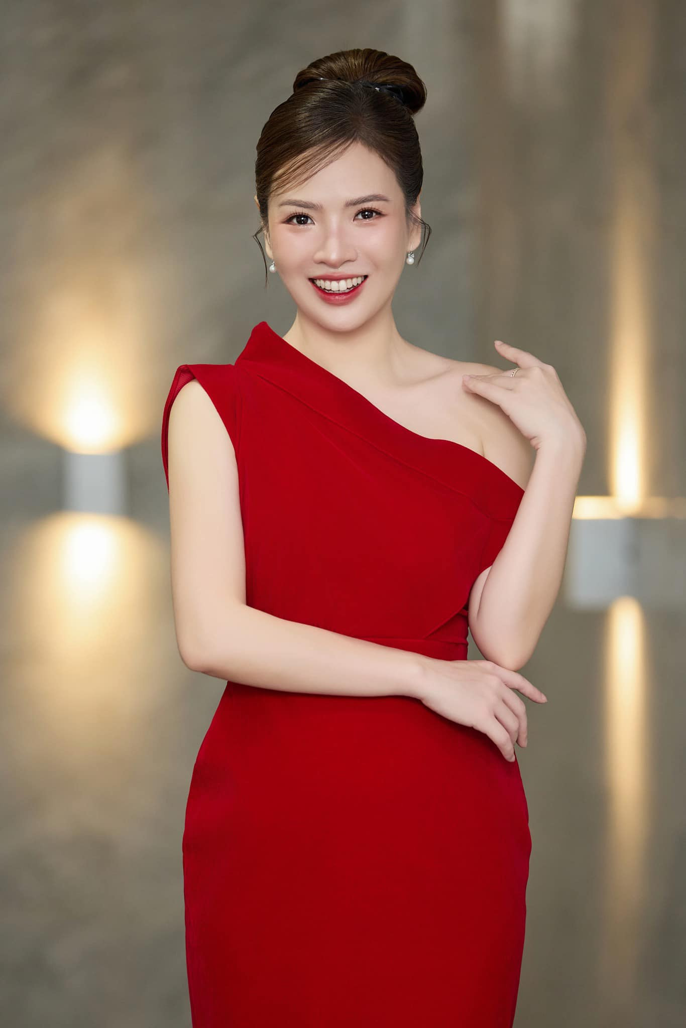 Diện đồ mùa thu 'chill' và tinh tế như MC Đan Lê - Ảnh 9.