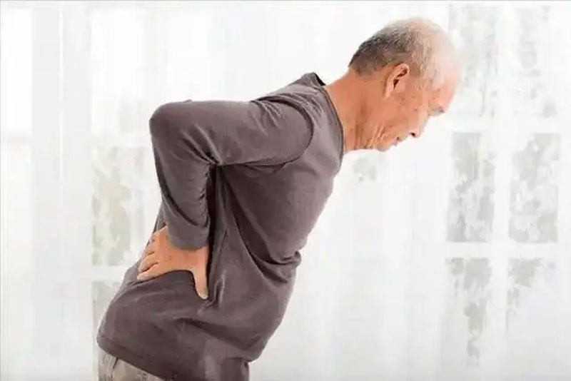 Bác sĩ cảnh báo Người thận yếu khi uống nước sẽ có 3 dấu hiệu bất thường