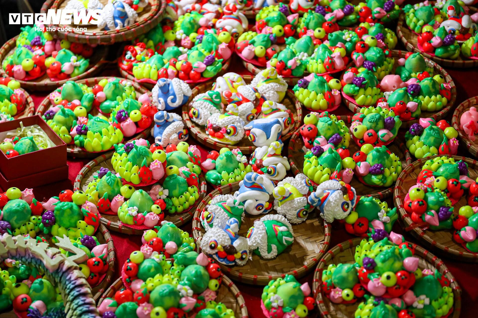 Biển người chen chân trên phố Hàng Mã đón Trung thu sớm - 9