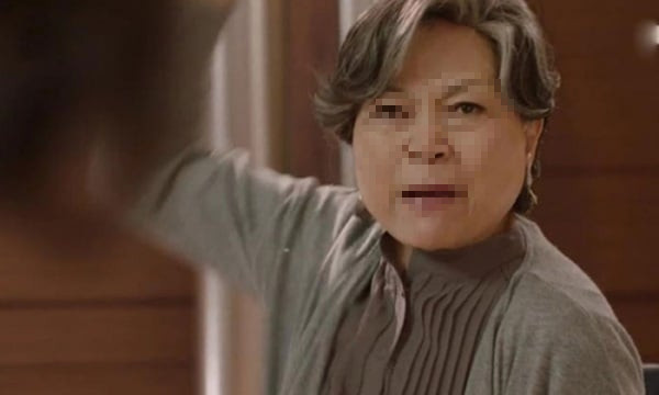 Chỉ vì hộp bánh Trung thu của người này, mẹ chồng âm mưu đuổi tôi ra khỏi nhà - Ảnh 1.