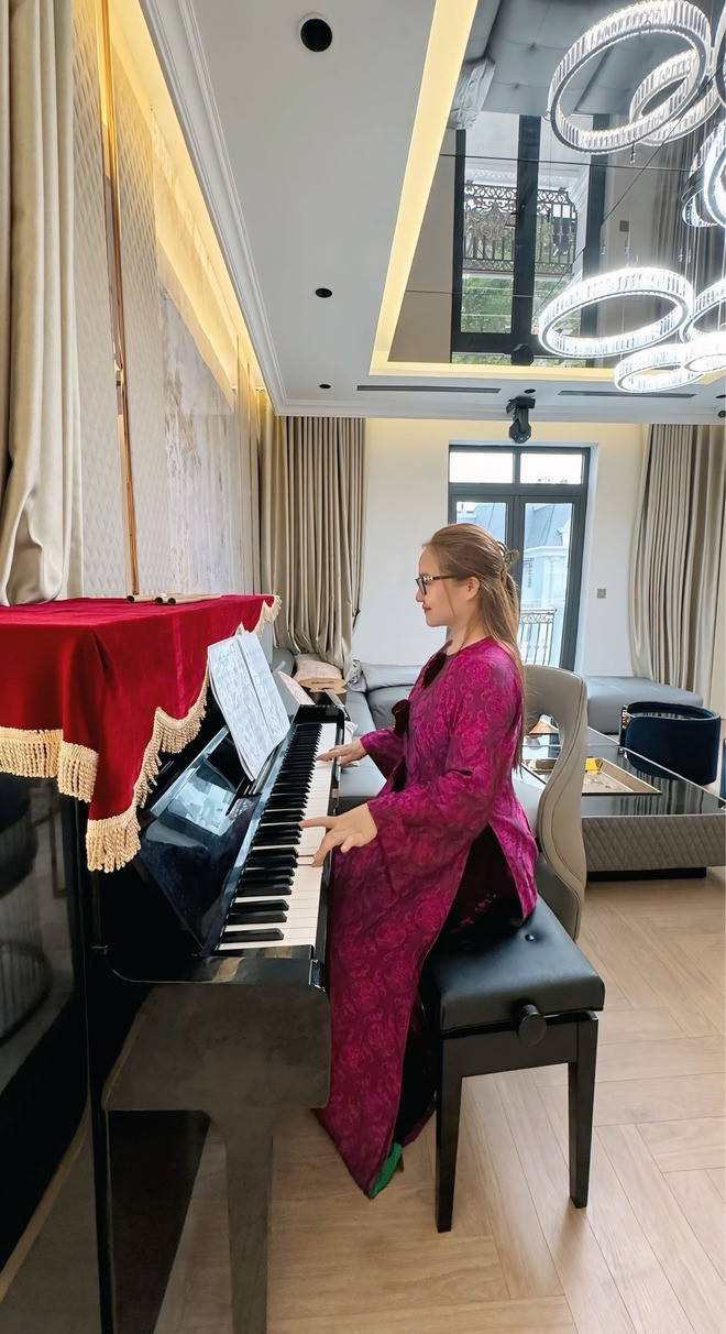 Choáng ngợp ảnh cận bên trong biệt phủ trăm tỷ của Hoàng Hường