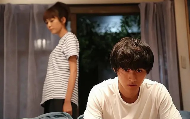 Cùng góp tiền mua nhà tân hôn, cô dâu chết lặng khi phát hiện người đứng tên sổ đỏ - Ảnh 1.