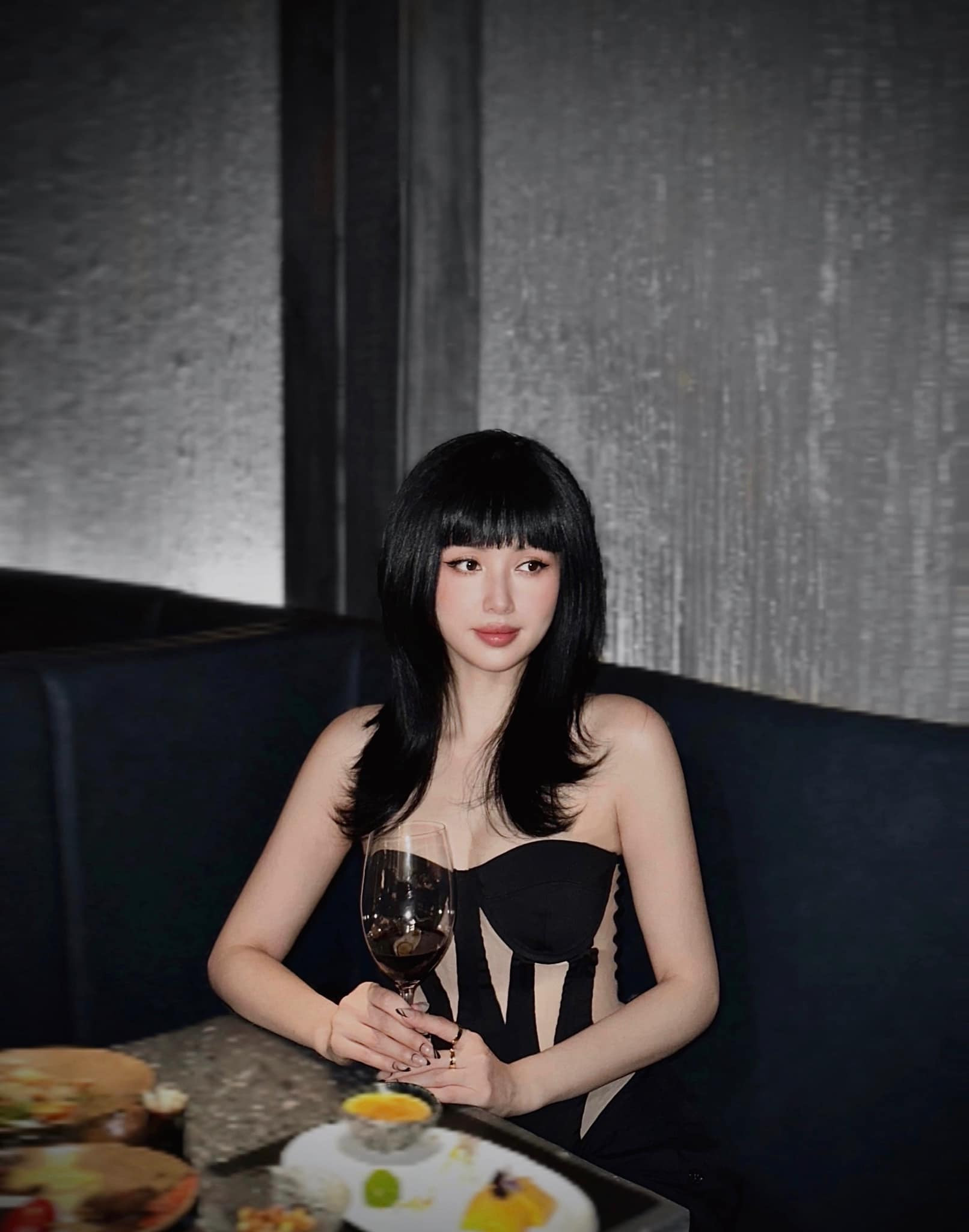 Cách mix đồ 'hack tuổi', tôn dáng của Tâm Tít - Ảnh 4.