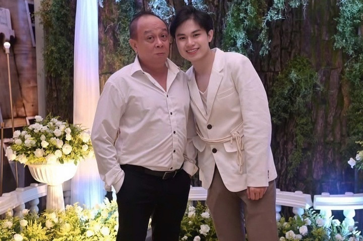 Nghệ sĩ Tiểu Bảo Quốc và con trai.