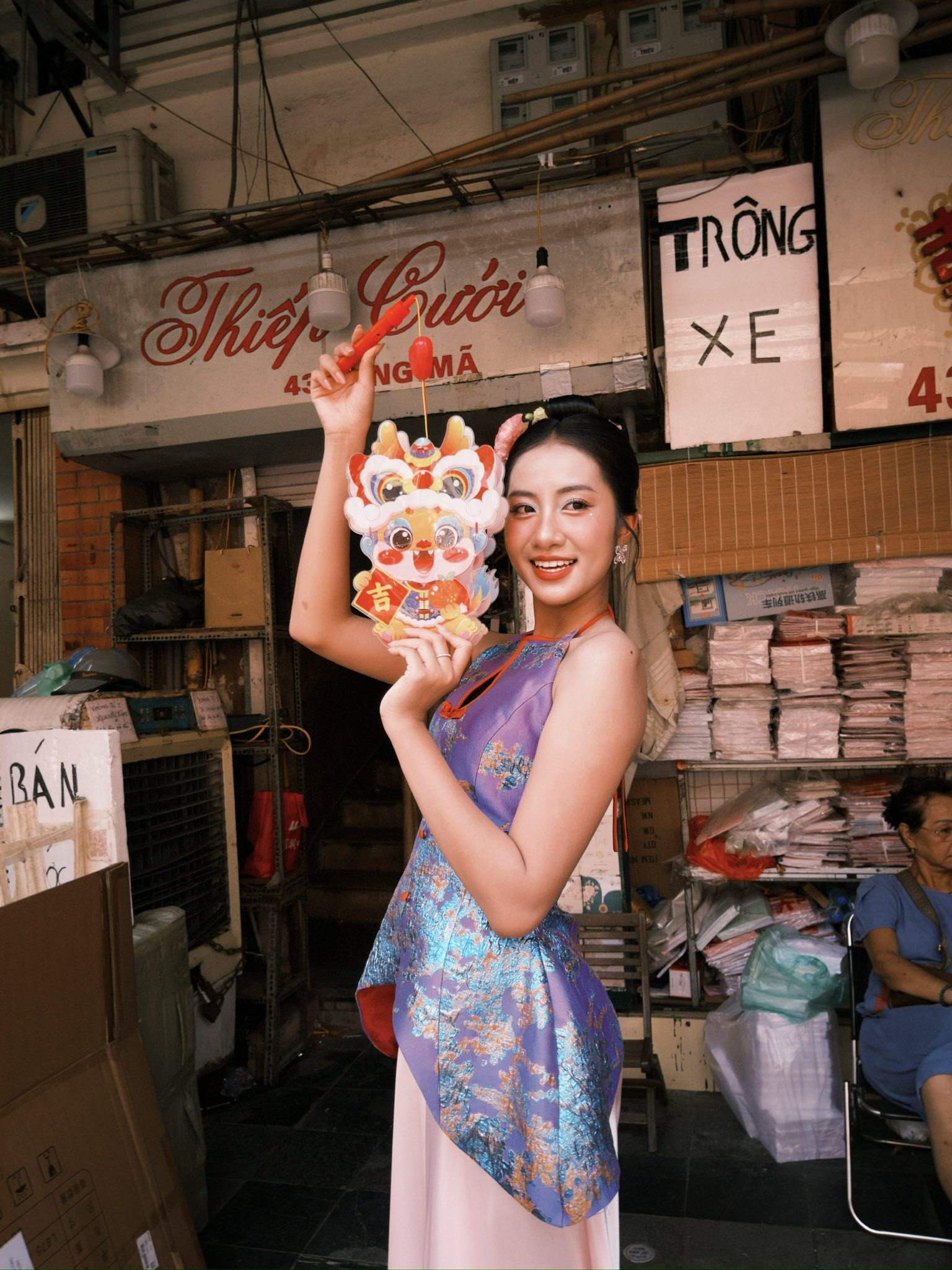 Hà Trúc Linh tỏa sáng cùng áo yếm đón Tết Trung Thu 2025 đầy sắc màu - Ảnh 7.