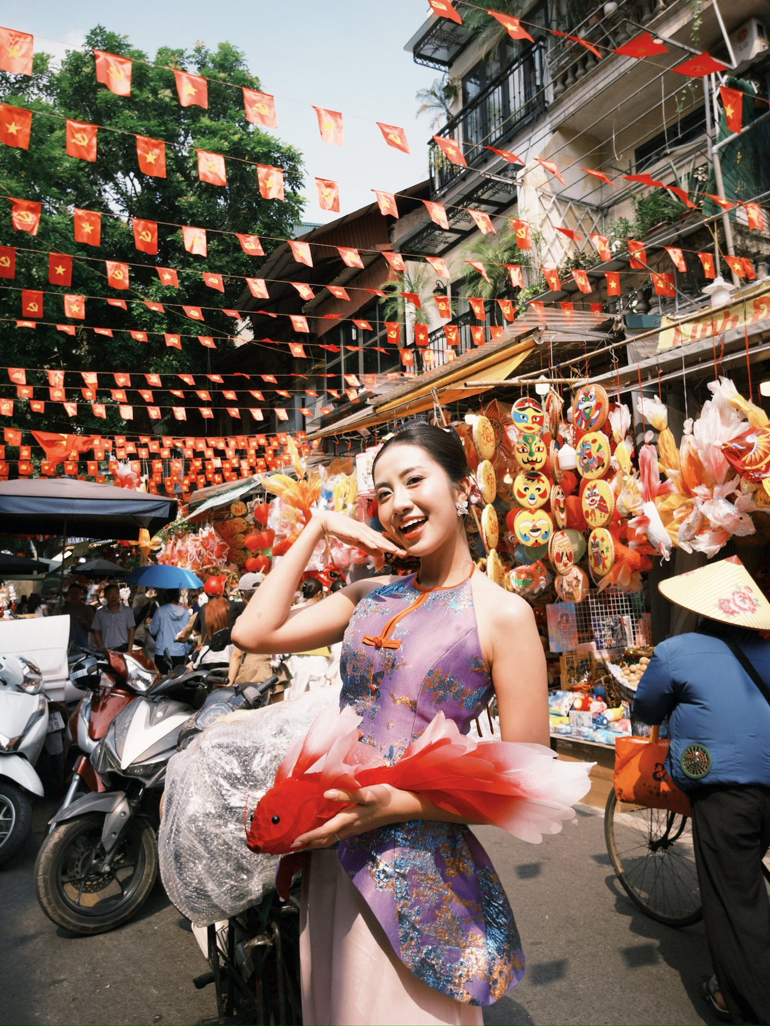 Hà Trúc Linh tỏa sáng cùng áo yếm đón Tết Trung Thu 2025 đầy sắc màu - Ảnh 3.