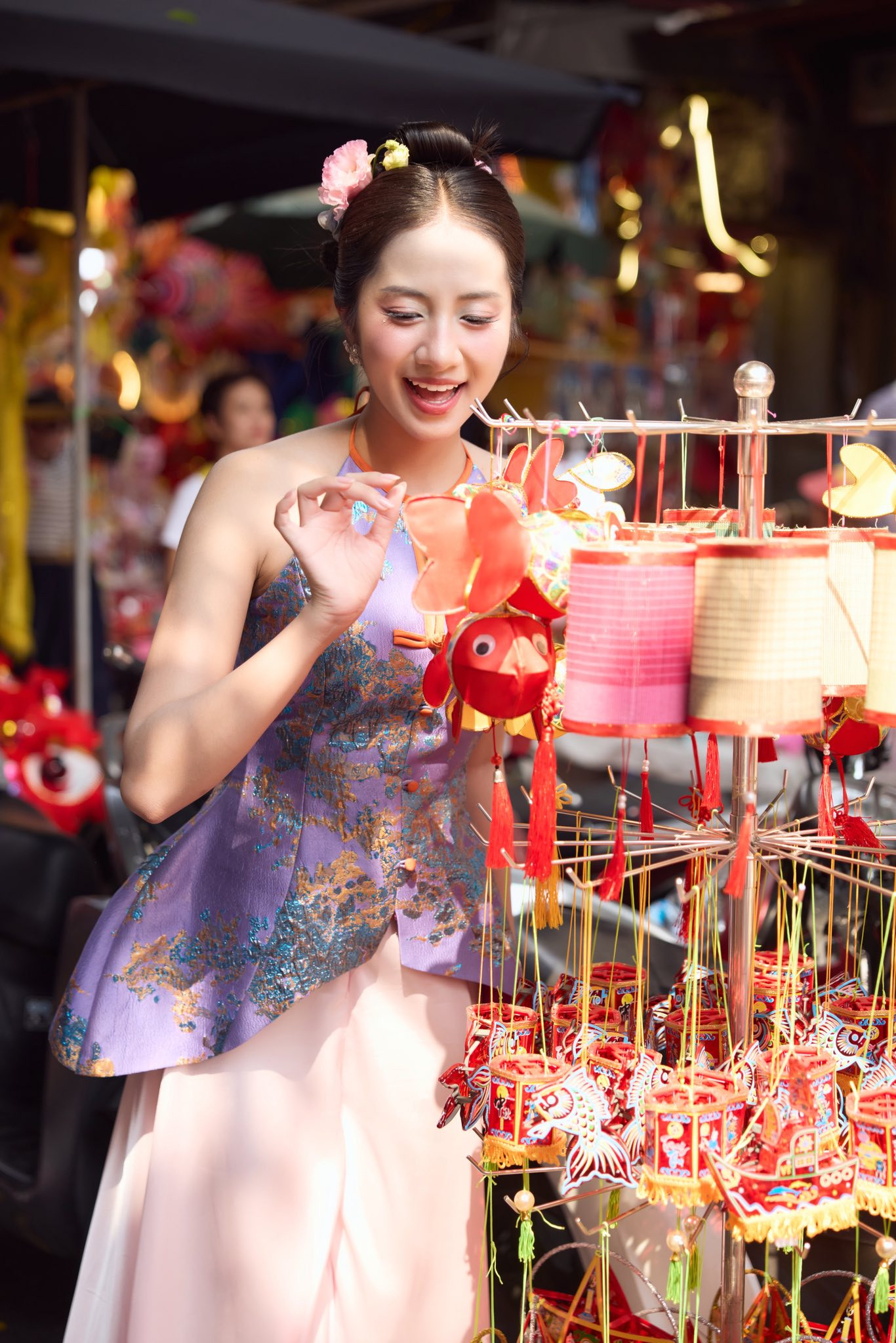 Hà Trúc Linh tỏa sáng cùng áo yếm đón Tết Trung Thu 2025 đầy sắc màu - Ảnh 5.