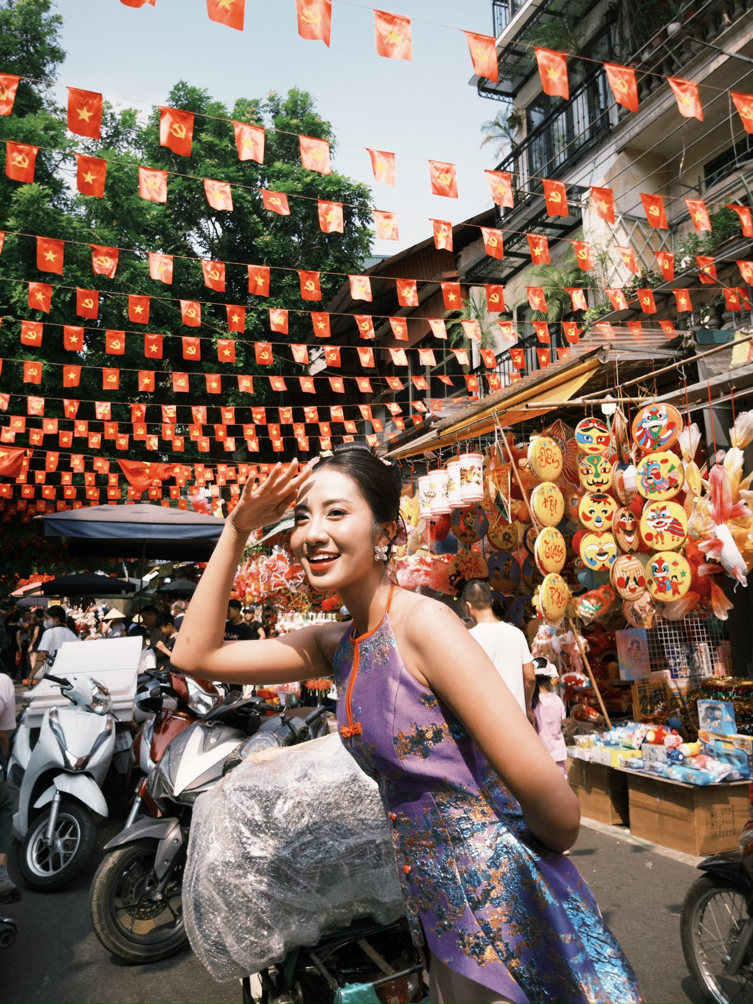 Hà Trúc Linh tỏa sáng cùng áo yếm đón Tết Trung Thu 2025 đầy sắc màu - Ảnh 4.