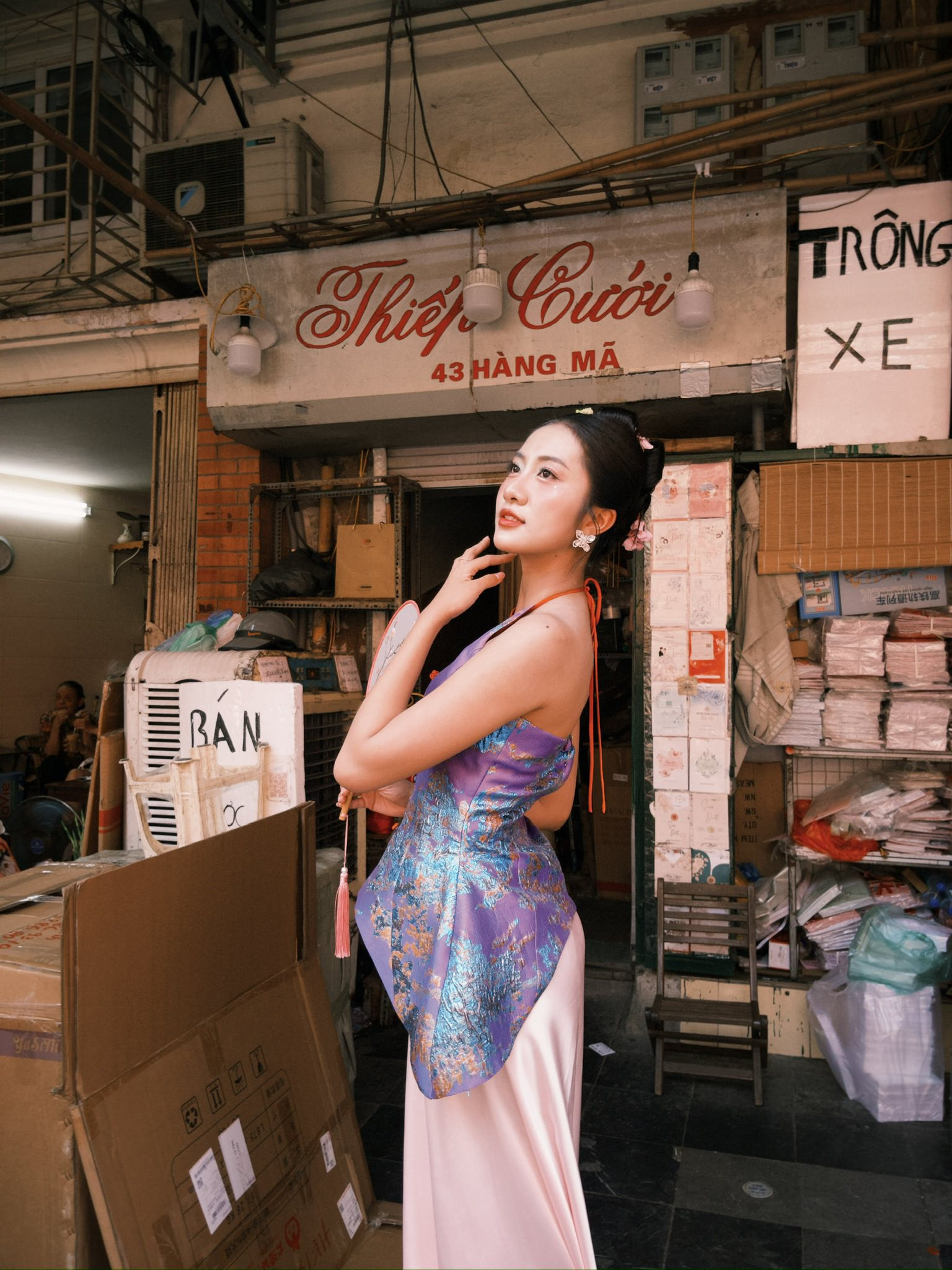 Hà Trúc Linh tỏa sáng cùng áo yếm đón Tết Trung Thu 2025 đầy sắc màu - Ảnh 10.