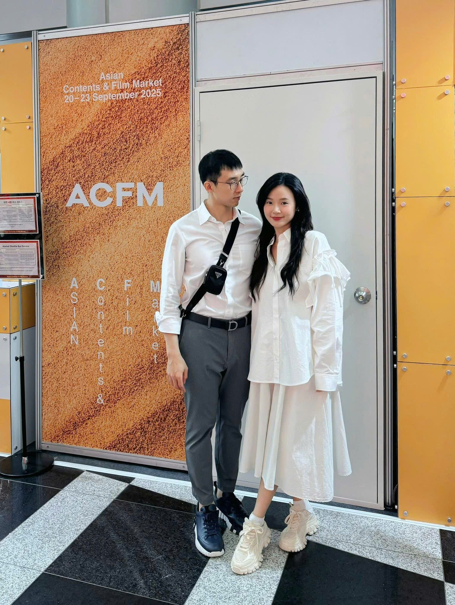 Midu bị chụp lén sau khi vấn bầu bí nhan sắc cam thường khiến cả MXH bàn tán
