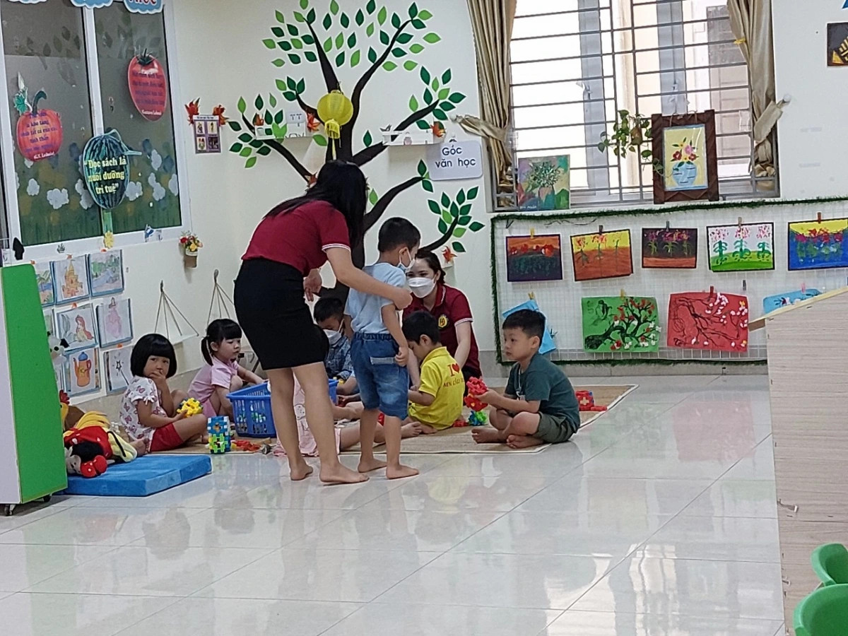 nhieu truong bat ngo thong bao hoc sinh di hoc tro lai, phu huynh lung tung hinh anh 1