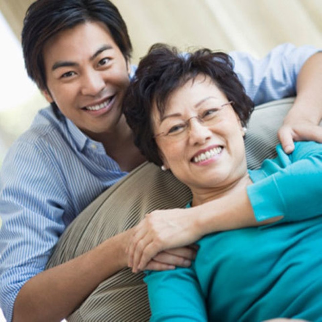 Sống với mẹ vợ bị liệt 10 năm lời đề nghị của chồng khiến tôi không thể chịu đựng nổi