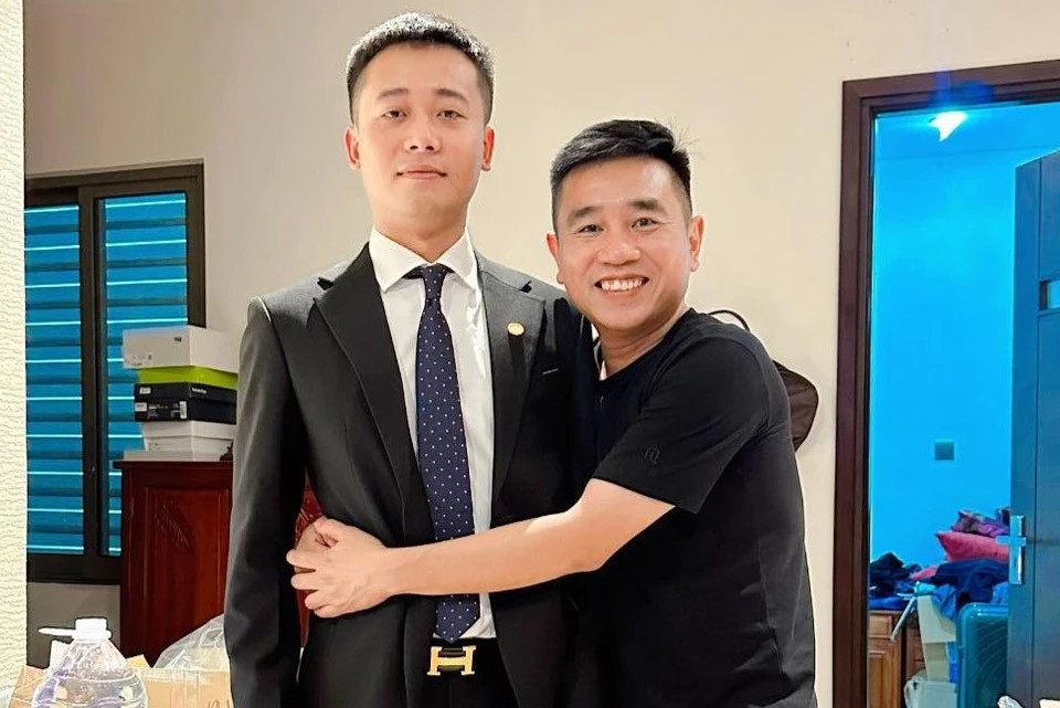 Thành viên team Quang Linh Vlogs khoe ăn nên làm ra mở công ty sau khi chủ tịch bị bắt