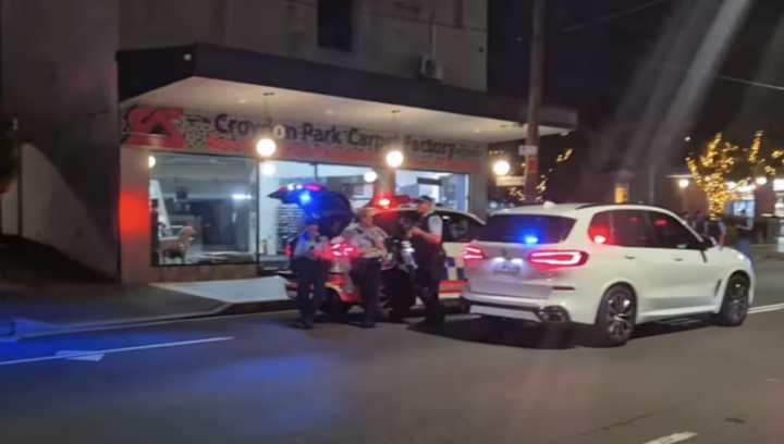 Cảnh sát được triển khai đến hiện trường. (Ảnh: Facebook/Josh Leon Fraser)