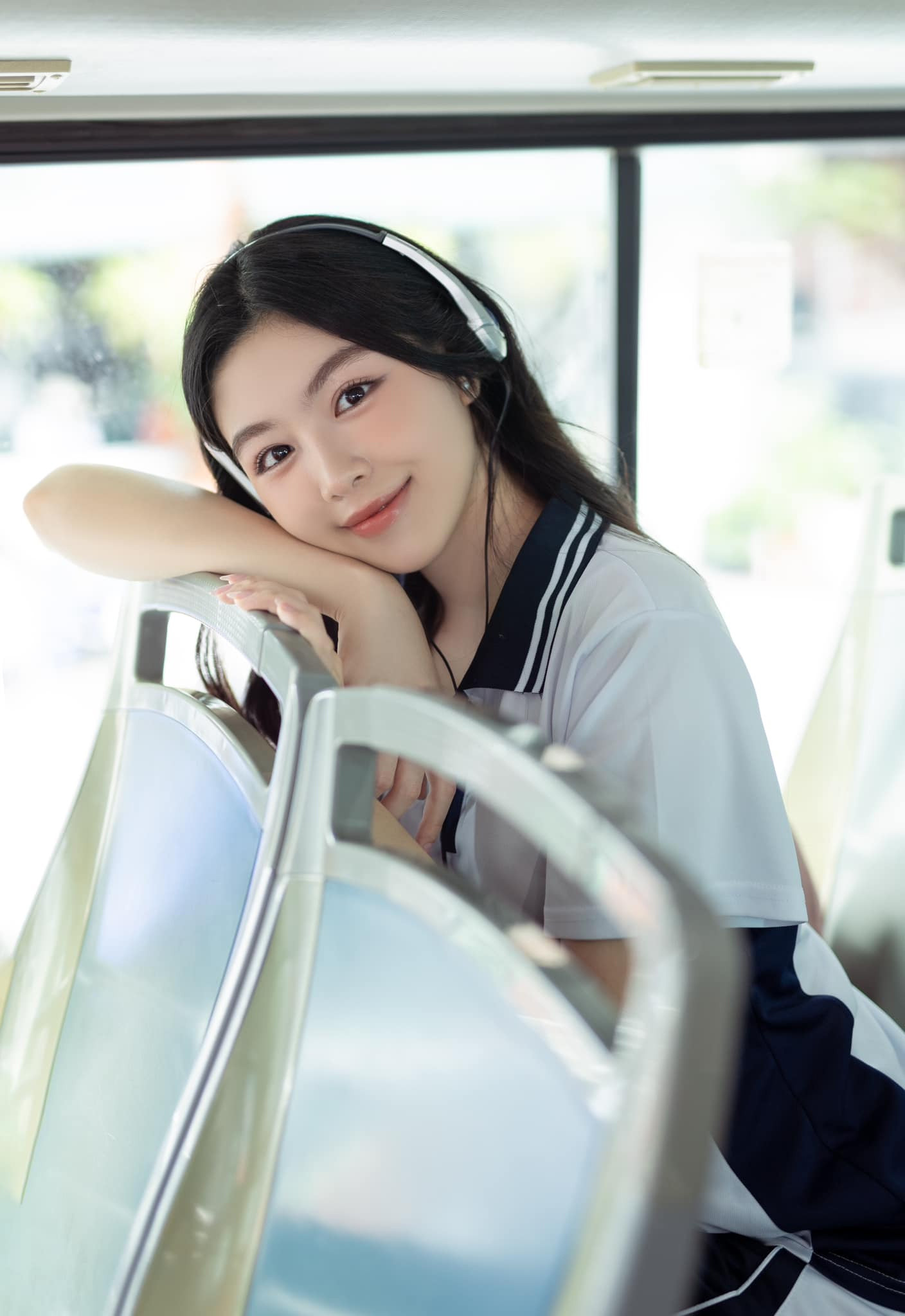 Con gái MC Quyền Linh vừa xinh giỏi kiếm tiền ủng hộ cả trăm triệu cho bà con vùng lũ