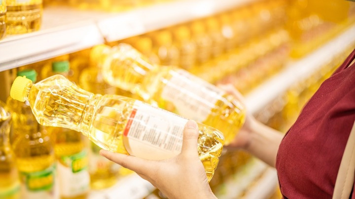 Hạn sử dụng của dầu ăn chưa mở nắp trung bình từ 18 đến 24 tháng kể từ ngày sản xuất. (Ảnh: Tasting Table)