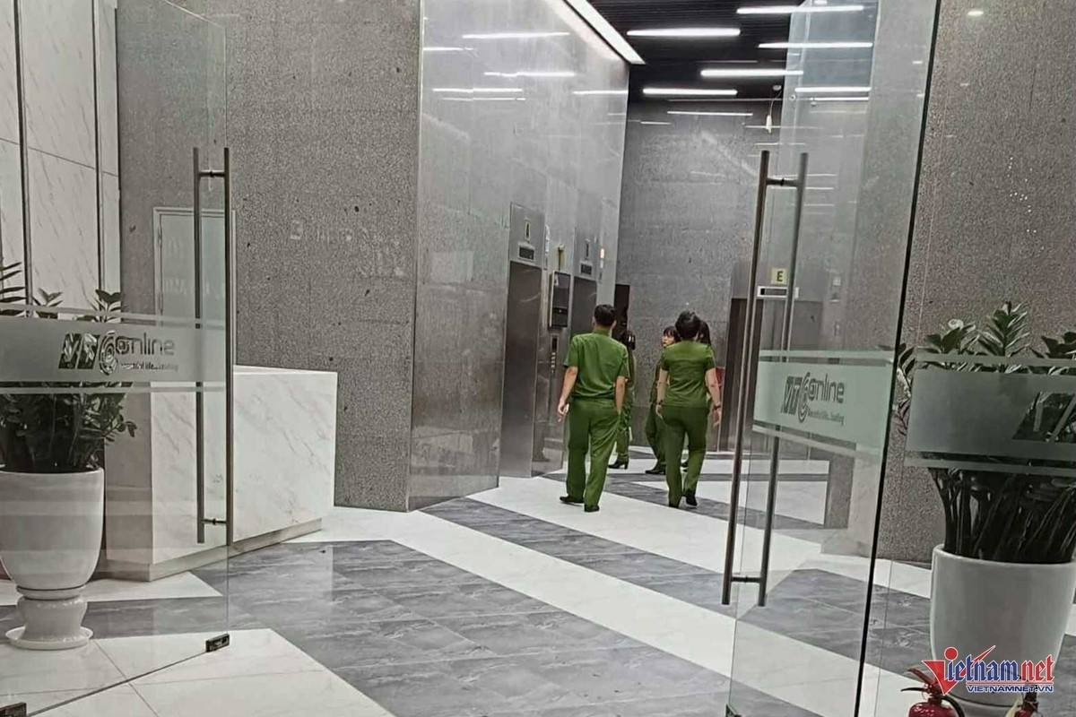 Công an Hà Nội xuất hiện tại tòa nhà có trụ sở công ty của Shark Bình trong đêm