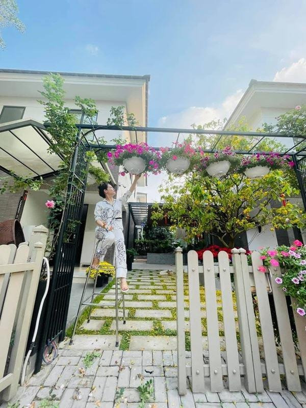 Phú bà Vbiz nhiều năm đều từ thiện tiền tỷ đời thường giàu có ra sao