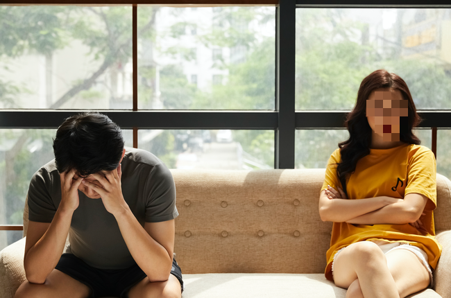 Bất ngờ được chồng đưa 200 triệu, tôi cay đắng khi biết nguồn gốc thực sự từ đâu ra - Ảnh 1.