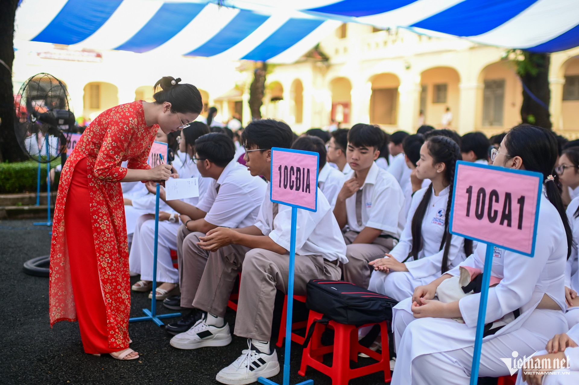 W-học sinh TPHCM nguyễn huế 14.jpg