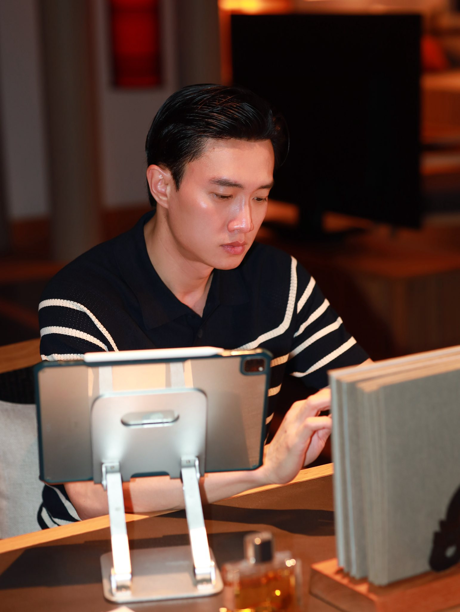 Nam diễn viên miền Tây 'không có thời gian đóng phim VFC' đời thực giàu có ra sao? - Ảnh 2.