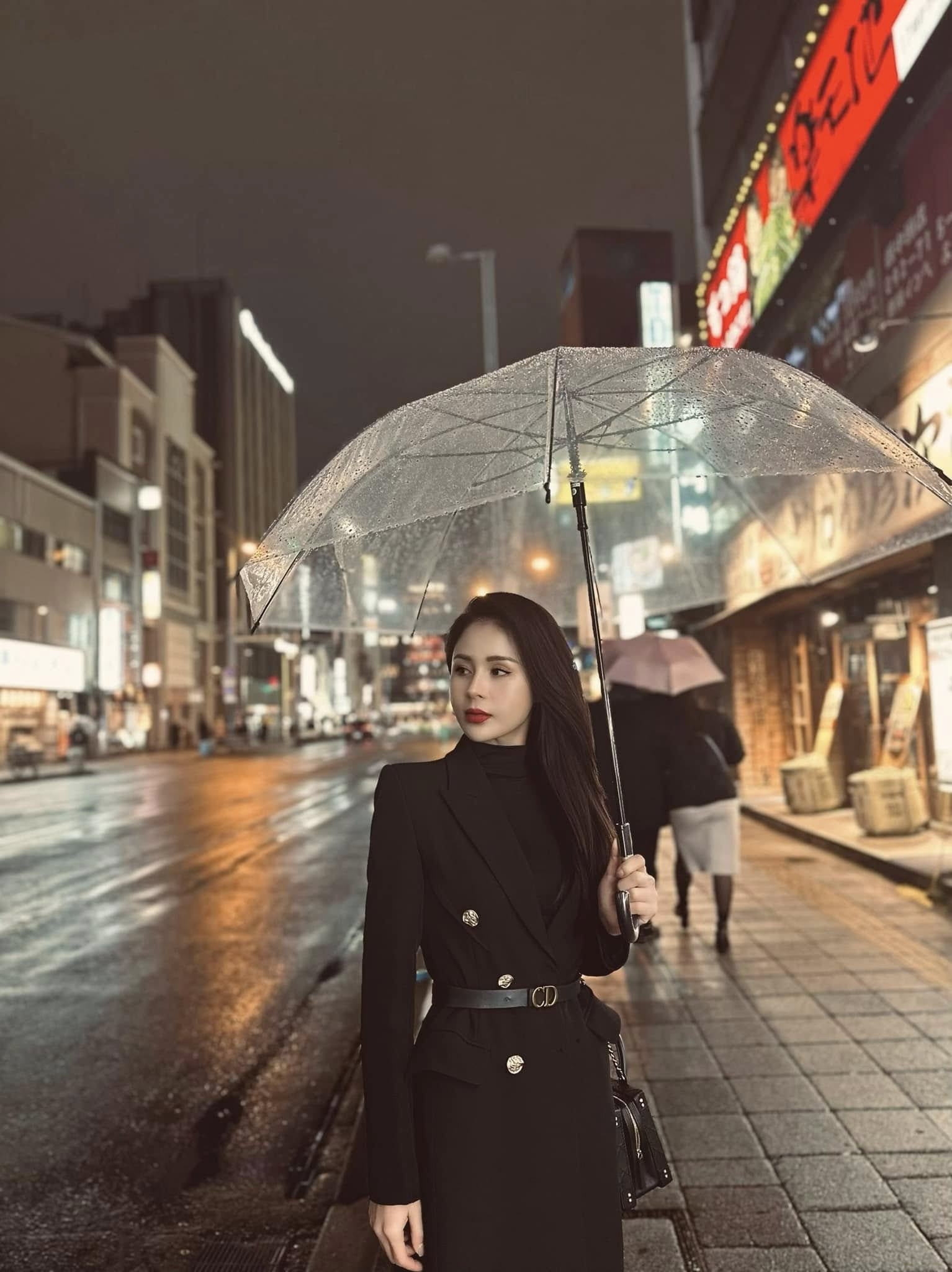 Lương Thu Trang mix đồ xuống phố ngày thu sang chảnh và nữ tính - Ảnh 12.