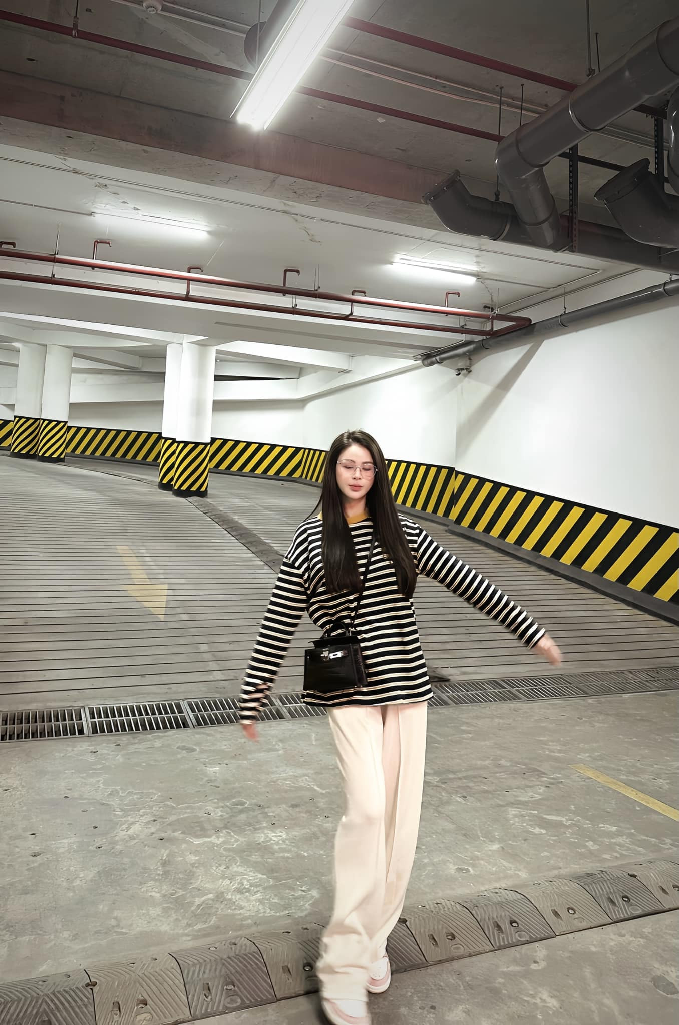 Lương Thu Trang mix đồ xuống phố ngày thu sang chảnh và nữ tính - Ảnh 8.