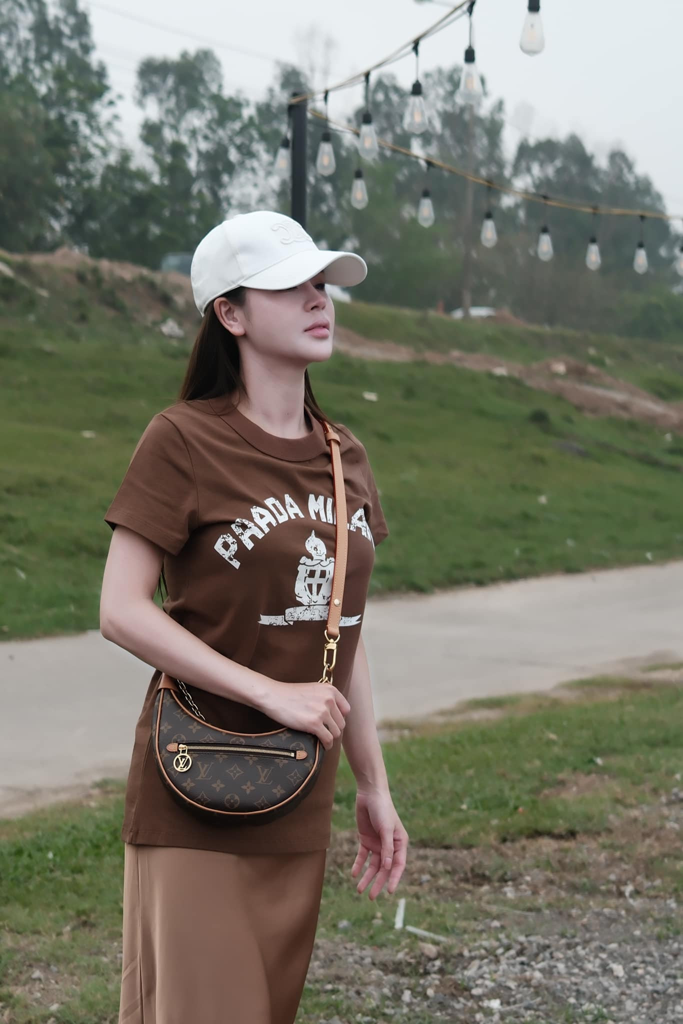 Lương Thu Trang  mix đồ xuống phố ngày thu sang chảnh và nữ tính - Ảnh 7.