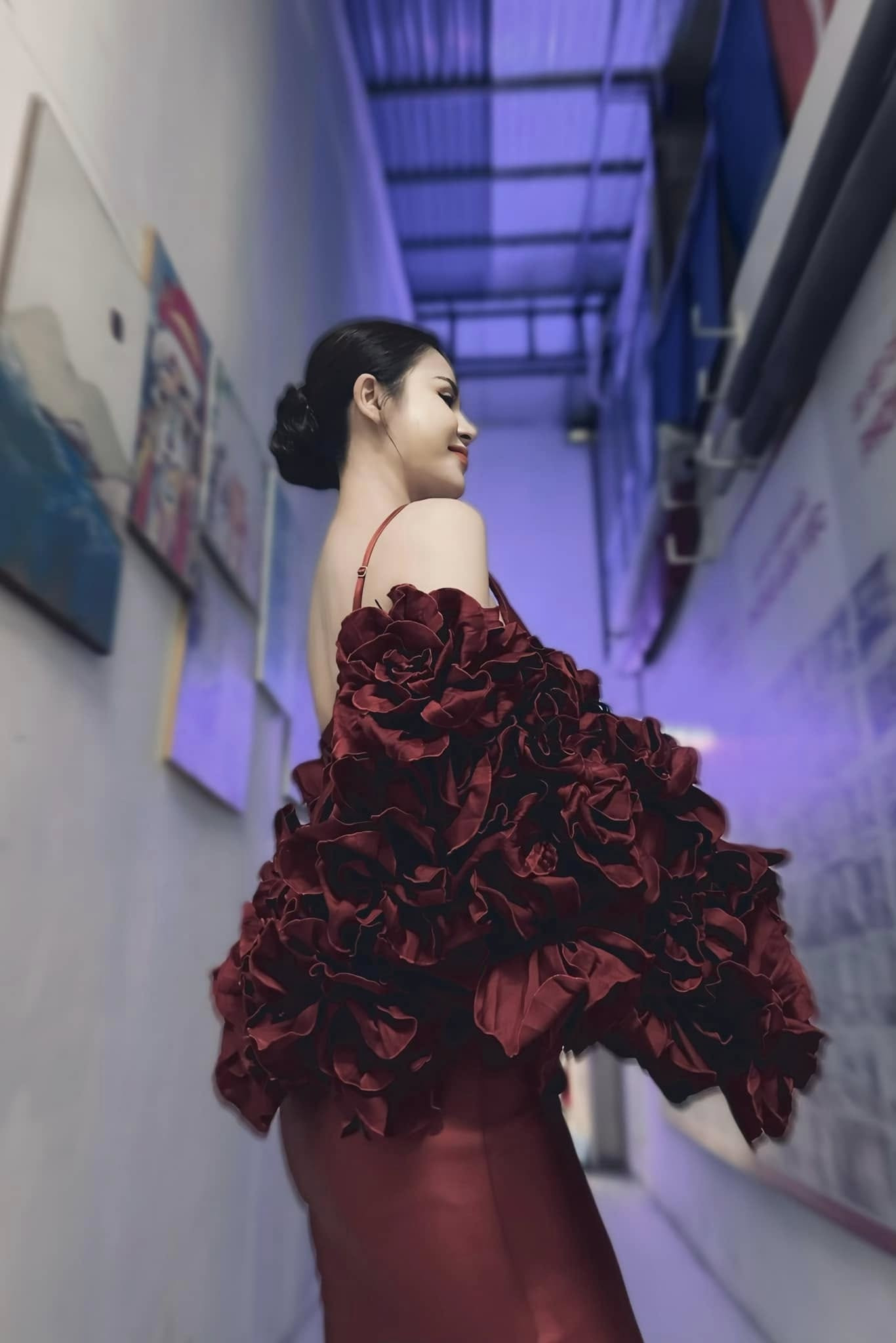 Lương Thu Trang  mix đồ xuống phố ngày thu sang chảnh và nữ tính - Ảnh 5.