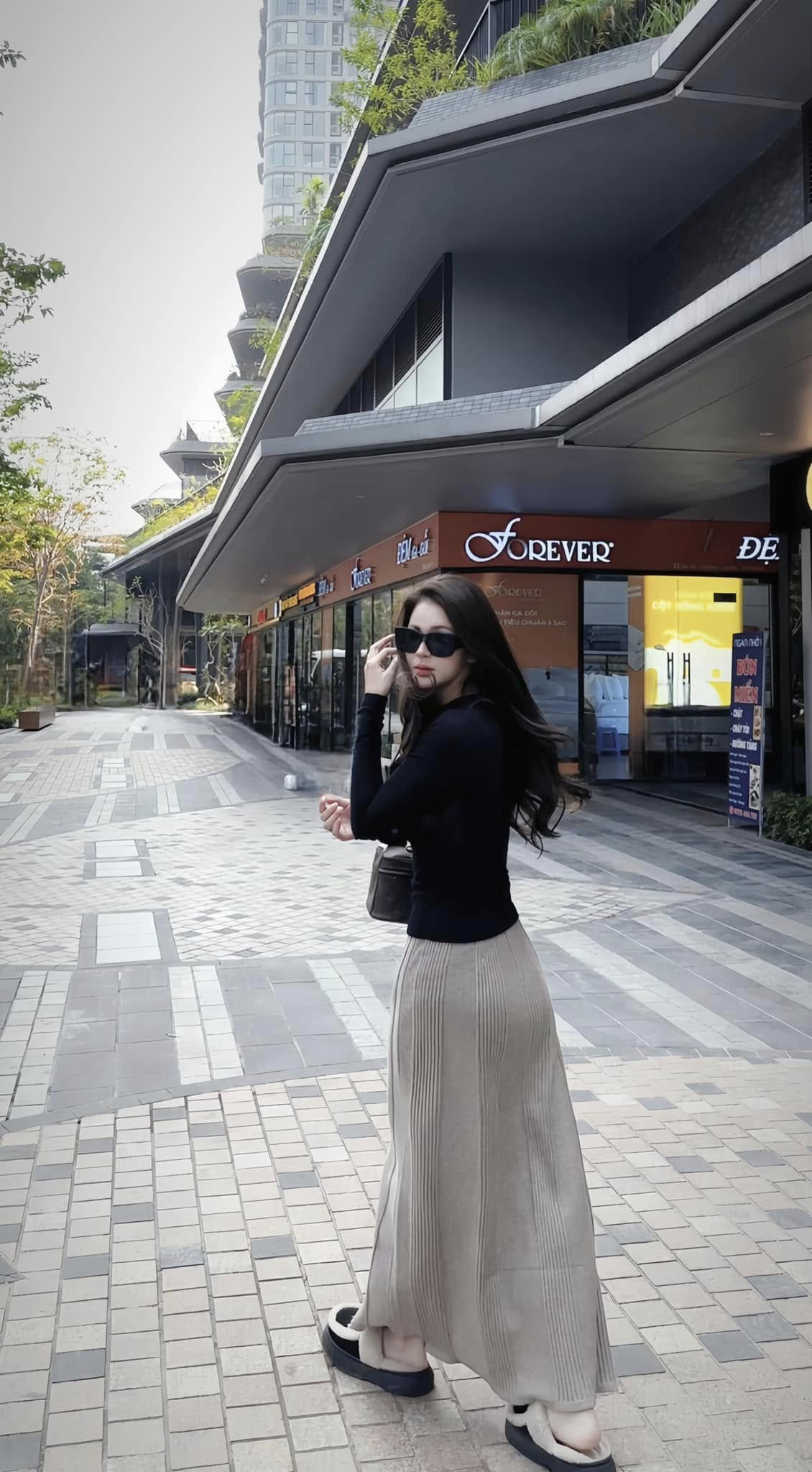 Lương Thu Trang  mix đồ xuống phố ngày thu sang chảnh và nữ tính - Ảnh 9.