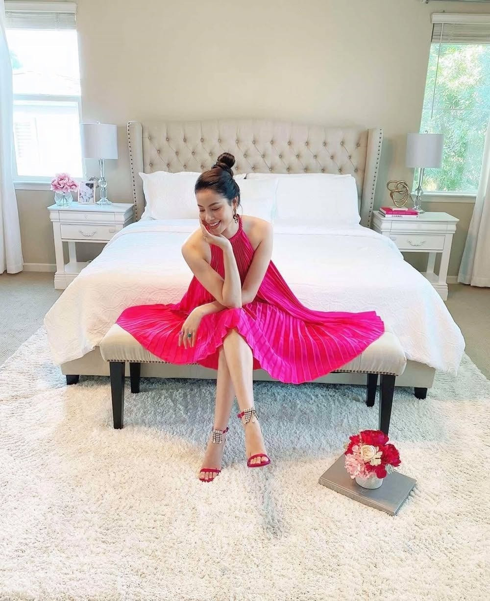 Những lần Phạm Hương checkin trong căn biệt thự 1000m2 góc nào cũng sang chảnh