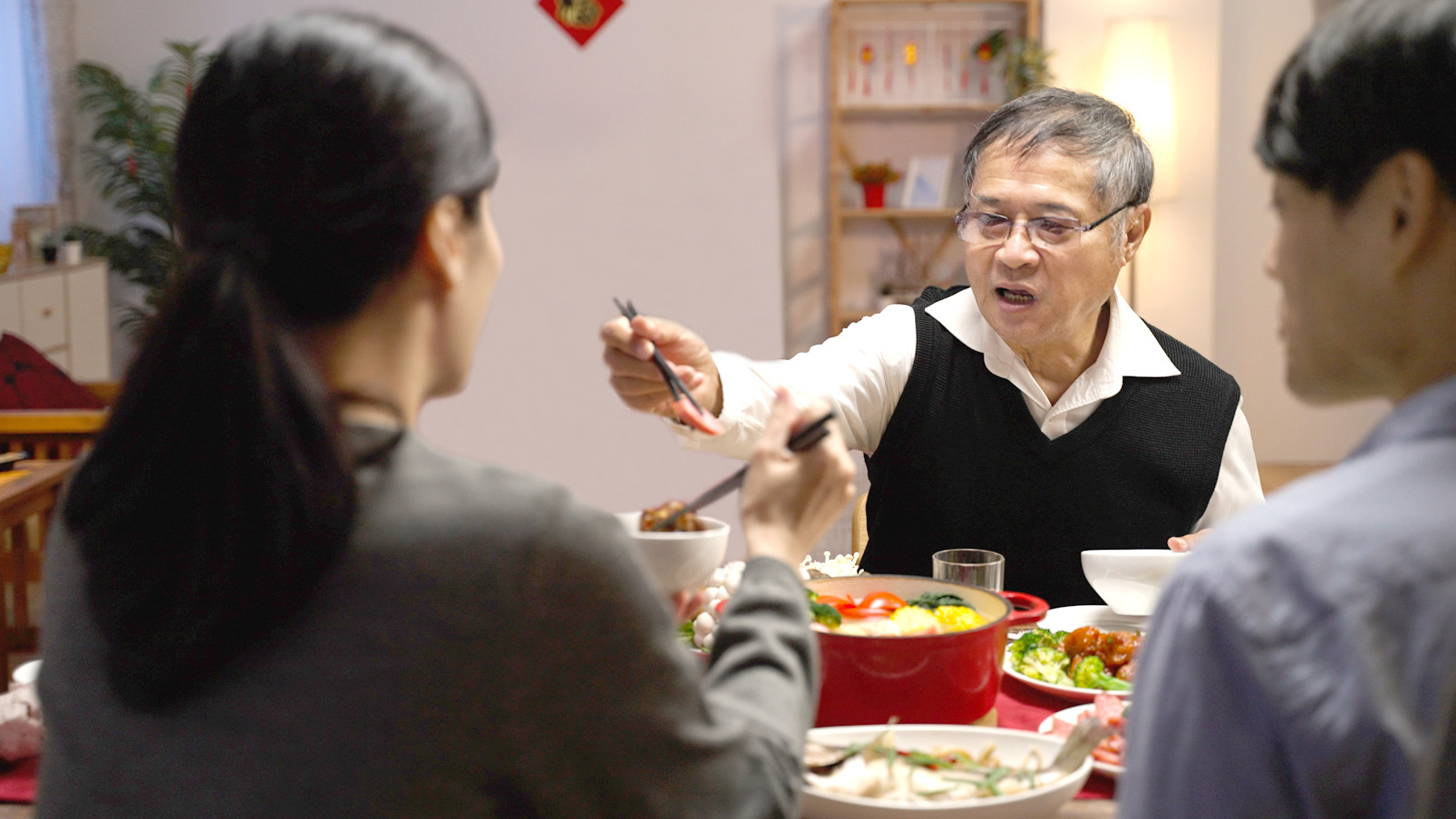 Vợ quyết định ly thân khi bố chồng nói 'con lấy được chồng đẹp, con khôn': Sự thật phía sau gây choáng - Ảnh 2.