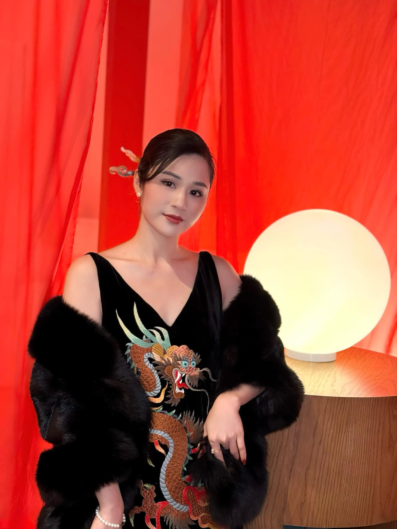 BTV Minh Trang diện trang phục trên truyền hình và đời thực khác nhau ra sao? - Ảnh 10.