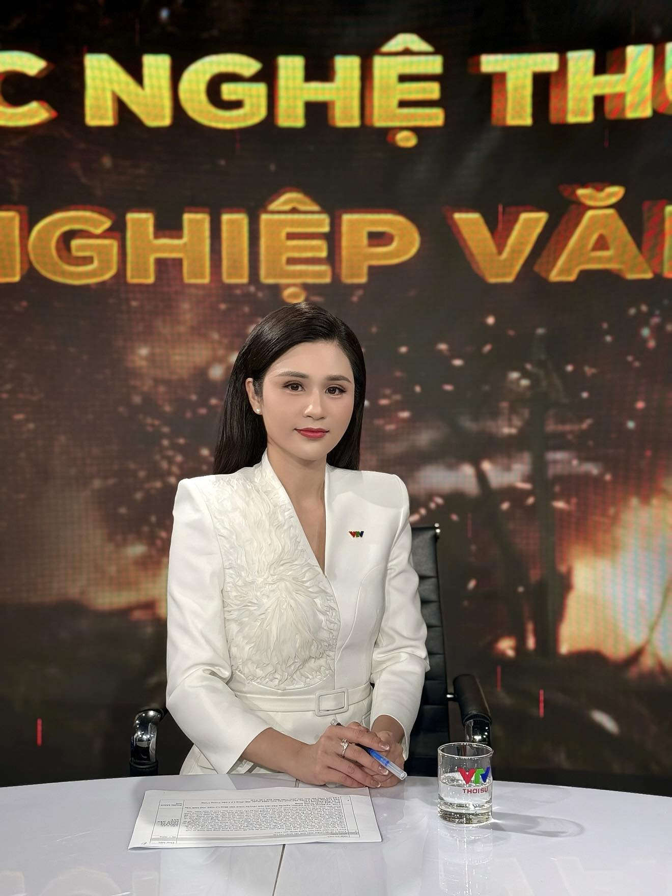 BTV Minh Trang diện trang phục trên truyền hình và đời thực khác nhau ra sao? - Ảnh 7.