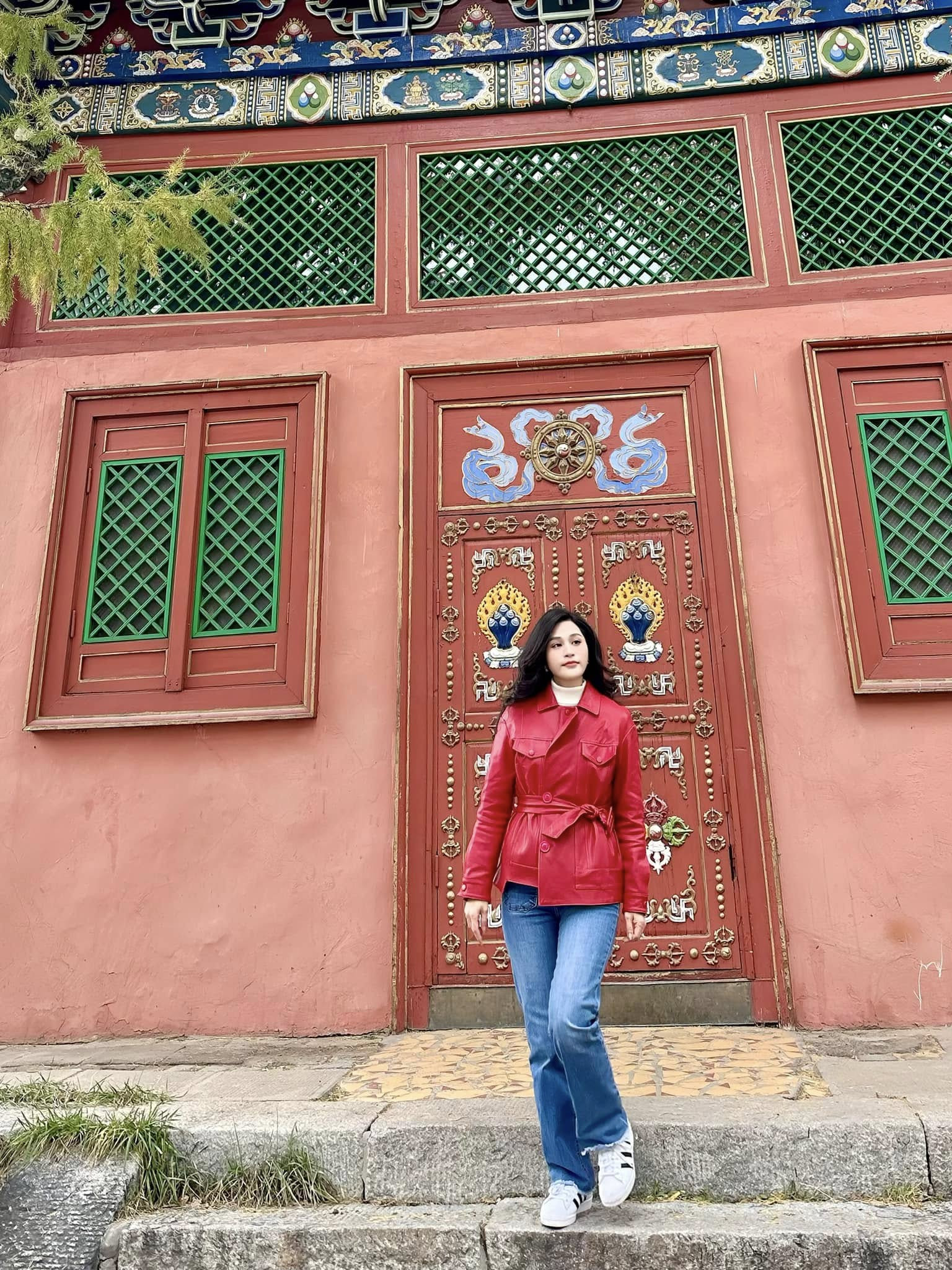 BTV Minh Trang diện trang phục trên truyền hình và đời thực khác nhau ra sao? - Ảnh 14.