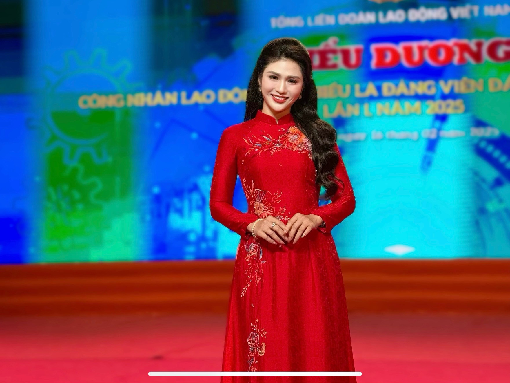 BTV Minh Trang diện trang phục trên truyền hình và đời thực khác nhau ra sao? - Ảnh 6.