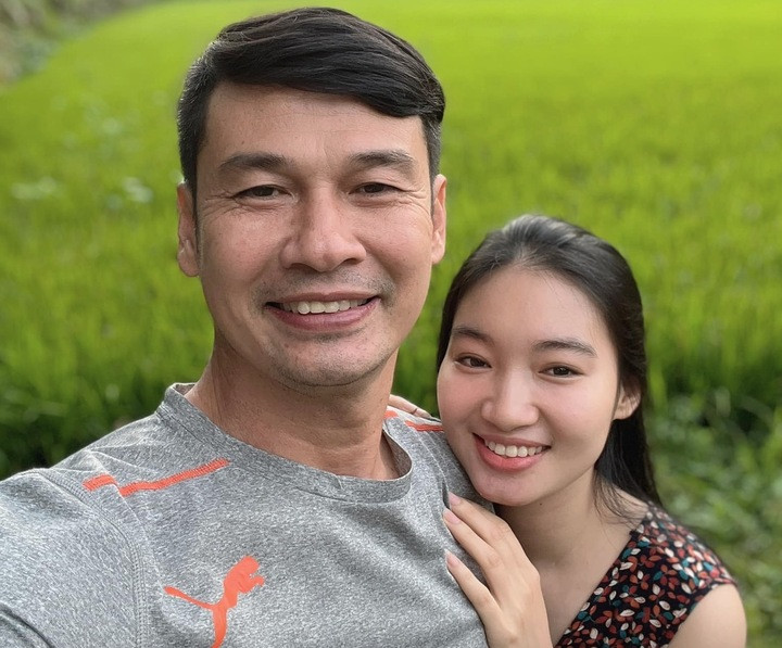 Tiết Cương và bà xã kém 26 tuổi.