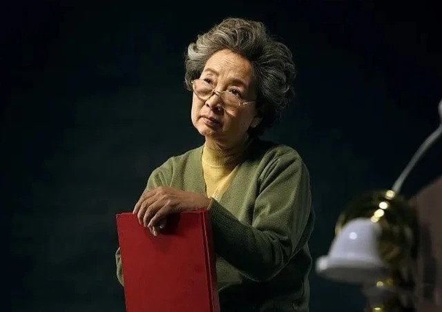 Dành nửa lương hưu đưa cho con dâu, tôi nhận ra mình đã sai lầm nhiều năm sau một câu nói của thông gia - Ảnh 1.