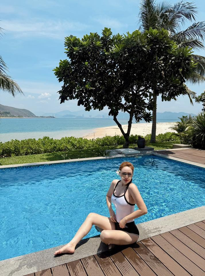 Chồng đại gia Bảo Thy lăn xả để chụp ảnh sống ảo cho vợ