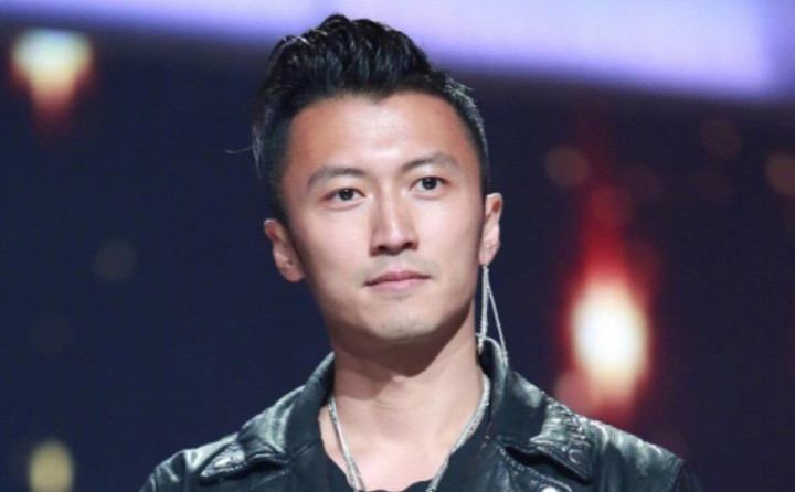 Tạ Đình Phong là ngôi sao nổi tiếng hàng đầu tại Hong Kong.