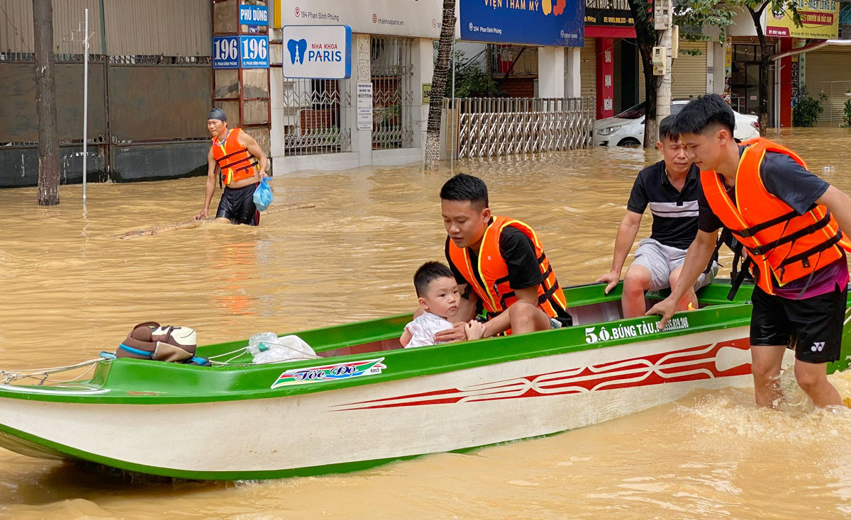 Con trai của anh Nguyễn Tuấn Linh được đưa về nơi an toàn..jpg