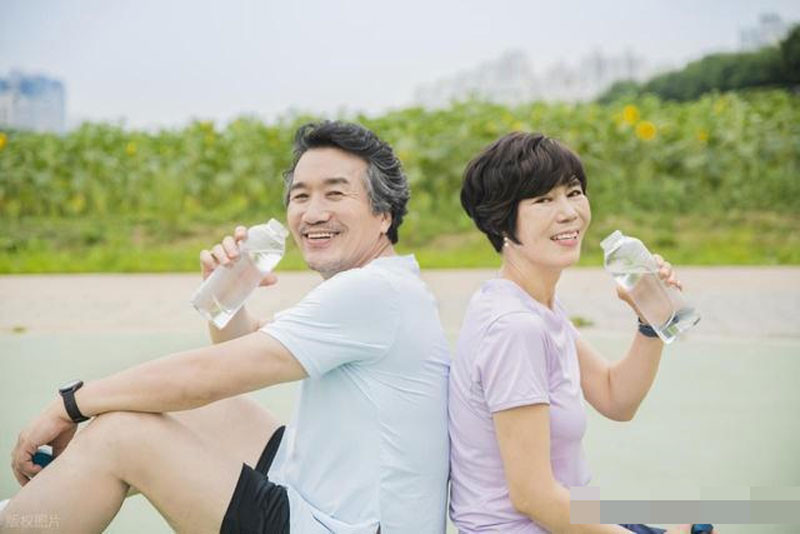 Có 4 thói quen xấu mà bạn phải loại bỏ ở tuổi trung niên nếu không sẽ gặp rắc rối bệnh tật