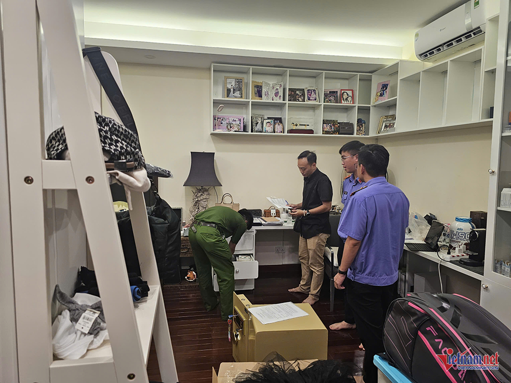 W-kham xet truong ngoc anh 3.png