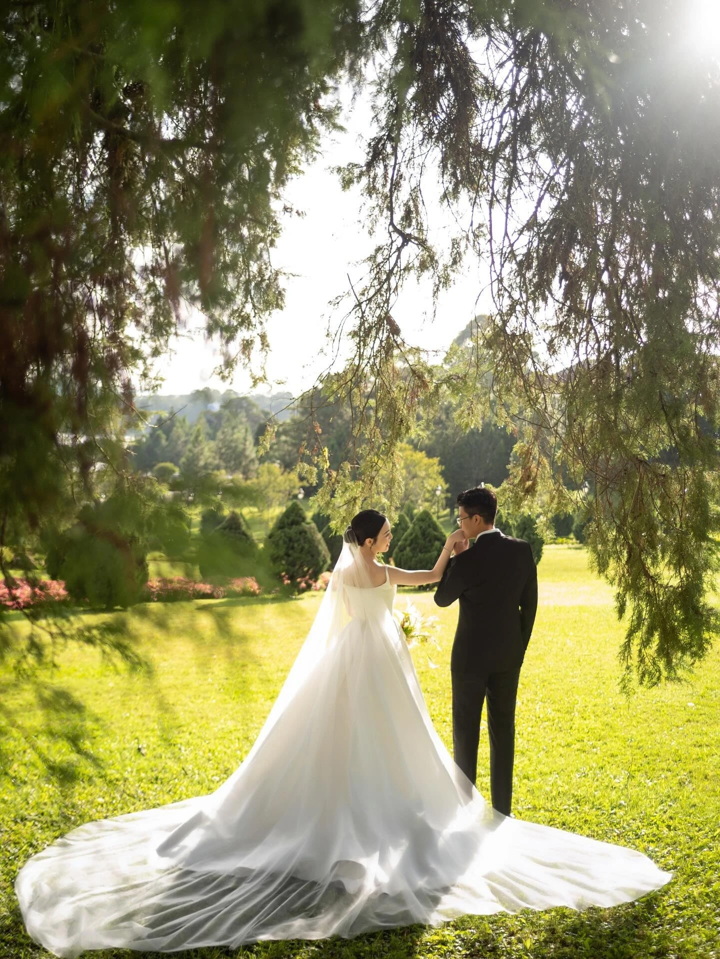 Ảnh cưới sang chảnh của em trai Phan Thành và tiểu thư gia tộc nghìn tỷ