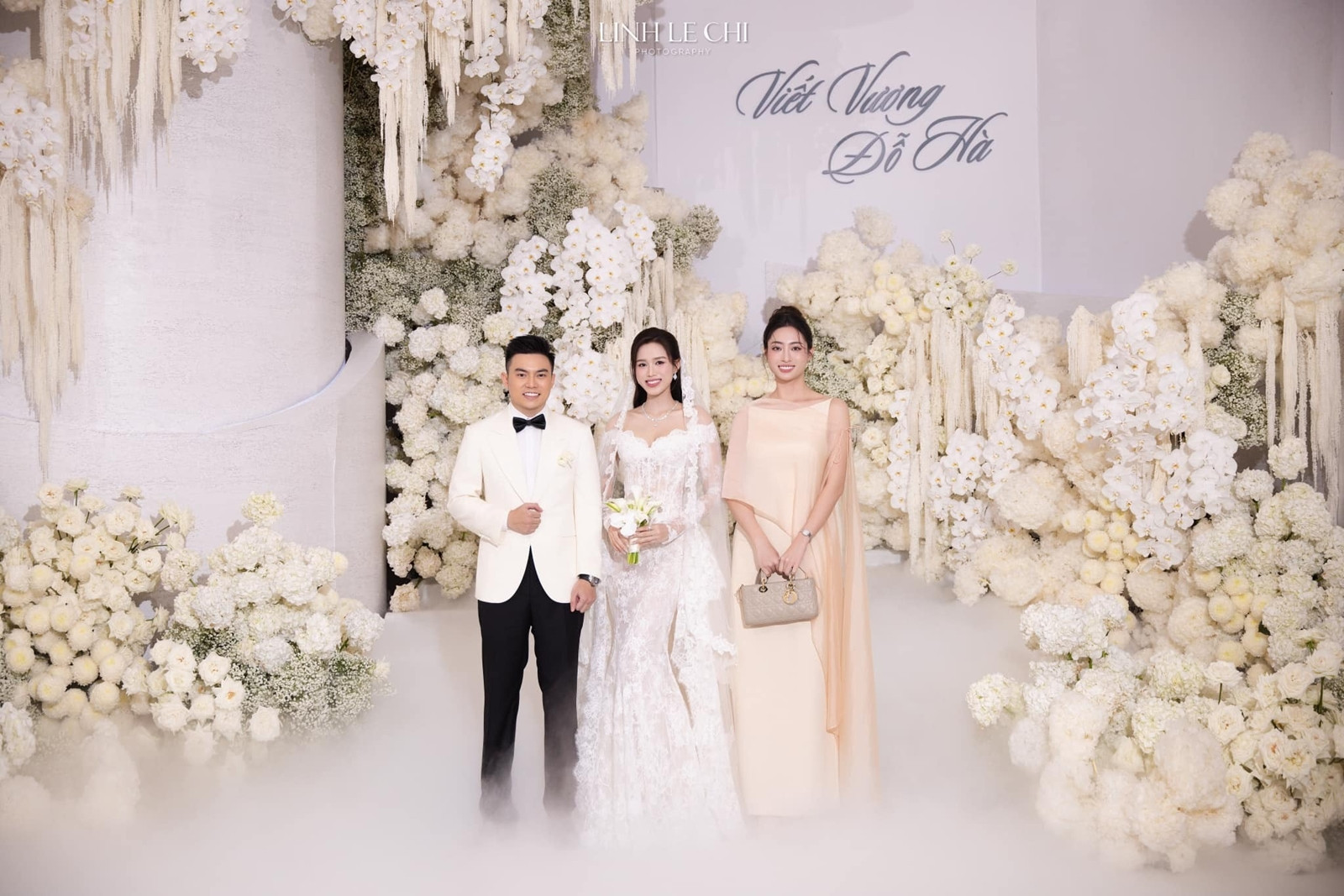 Bức ảnh gây tranh cãi của Lương Thùy Linh tại đám cưới Đỗ Thị Hà