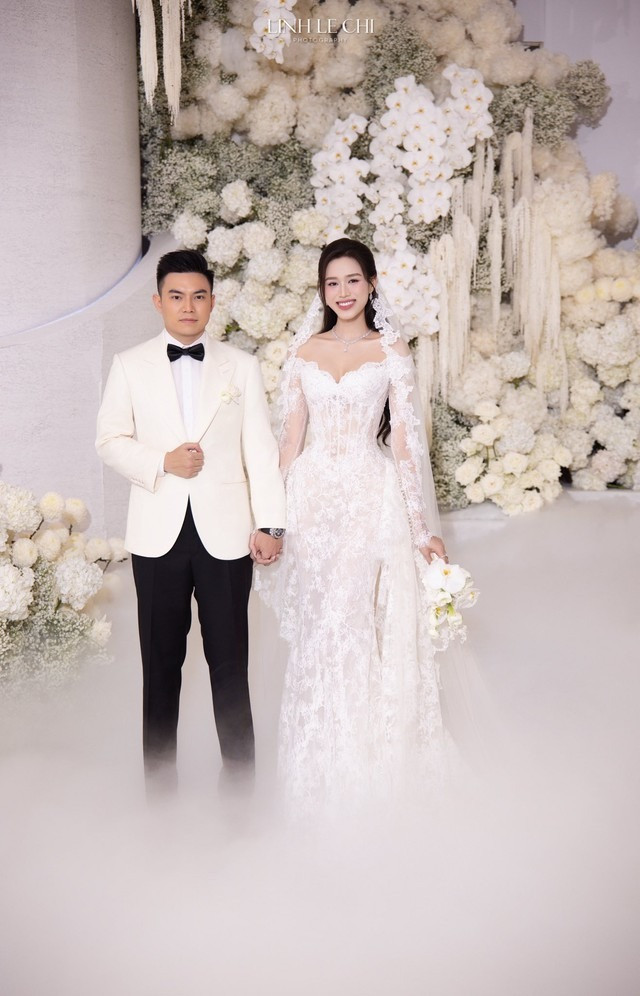 Hoa hậu Đỗ Thị Hà thay 4 bộ váy cưới xa xỉ trong đám cưới ở Hà Nội